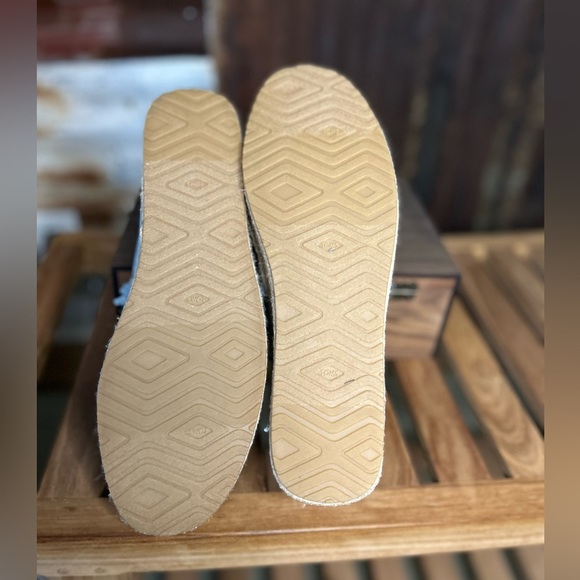 NWOT- TOMS Women’s Espadrille Slip on Shoes Light Blue Denim Frayed Edges - Picture 9 of 9